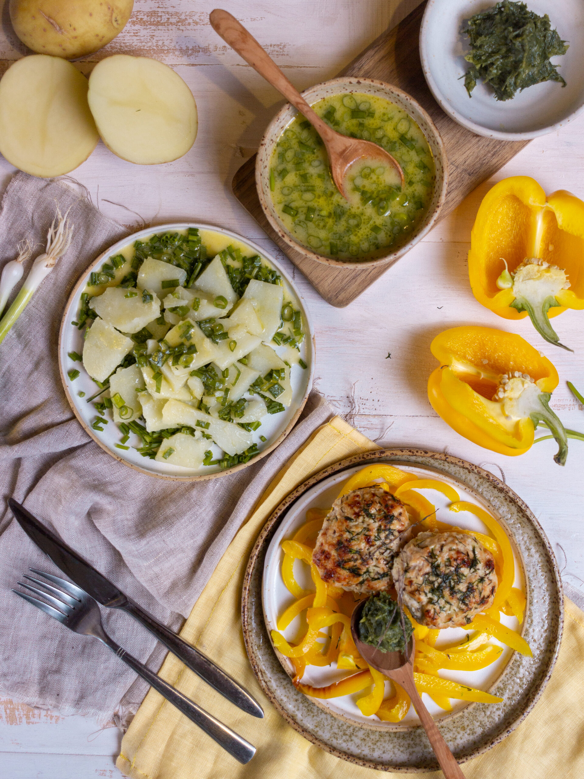 readytoeat-food-ceramic-plate-table ready to eat food on ceramic pltes